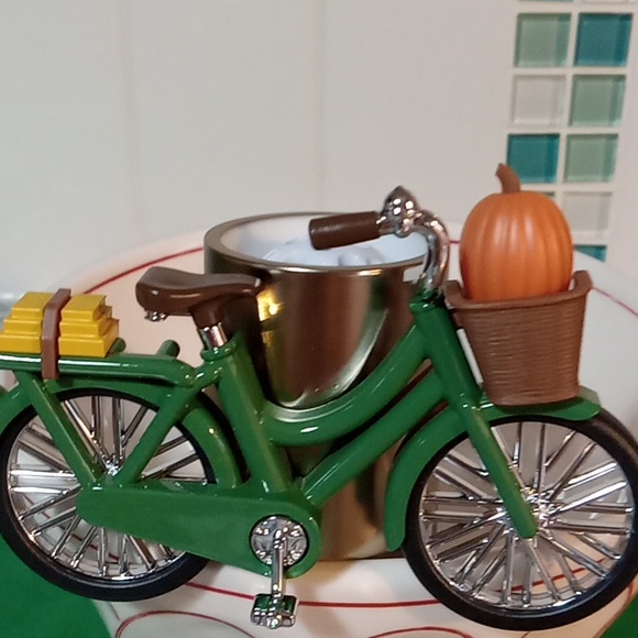 Bath and Body Works Fall fragrance plug in 🚲🚲🚲🚲🚲 New - Picture 2 of 4